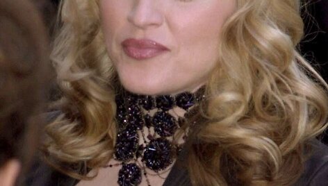 Madonna savo koncerte sugretino respublikonų kandidatą į JAV prezidentus su Adolfu Hitleriu.