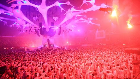 Į Lietuvą atkeliaus tos pačios dekoracijos, kurios vėliau vyks į Australiją, Malaiziją ir kitas &scaron;alis. Jos buvo sukurtos specialiai &scaron;iųmečiam &bdquo;Sensation&ldquo; turui. 