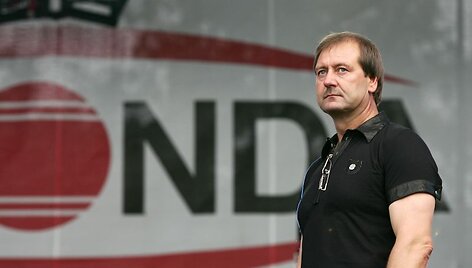 Viktoras užnėrė kilpą Artūrui.