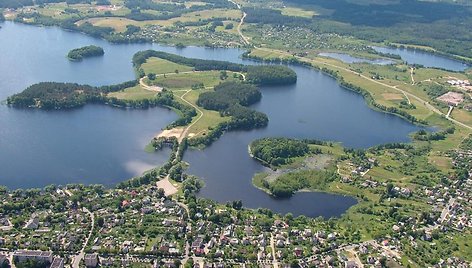 Zarasai, dar vadinami miestu ant septynių ežerų, kviečia pasitikti rudenį gamtos ir vandens apsuptyje. 