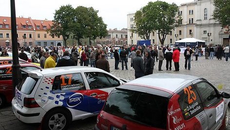  Ralio trasoje varžysis 20 automobilių.