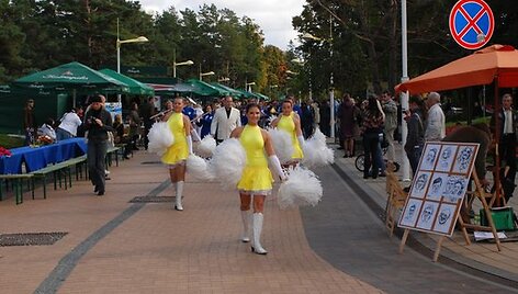 Į &scaron;ventę įsiliejo aitvarų festivalis, įsijungė Palangos mokyklos. 