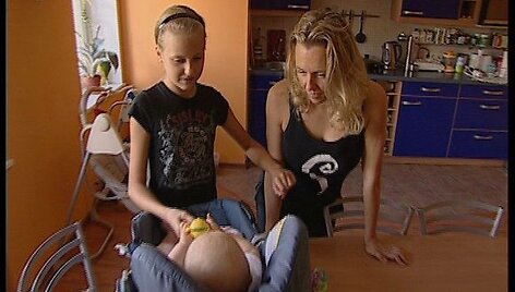 Violeta su vaikais.