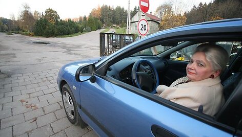 Pernai per vargus automobiliu į kapines patekusi V.Žibort &scaron;iemet tikisi geresnio pareigūnų darbo ir supratingumo.
