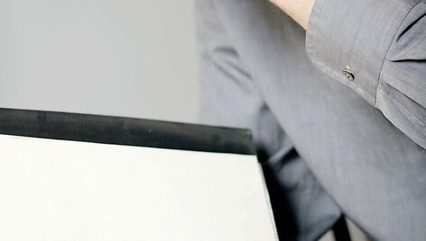 Lenkai nenutuokia kiek laiko truks ekonominė krizė.