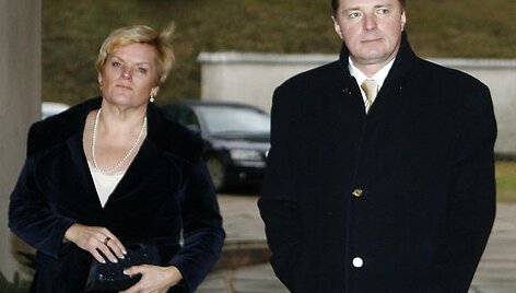 D. ir L.Mertinai bendrovei &bdquo;Ekstra žinios", kuriai priklausė dienra&scaron;tis L.T., pinigus jau gražino. 