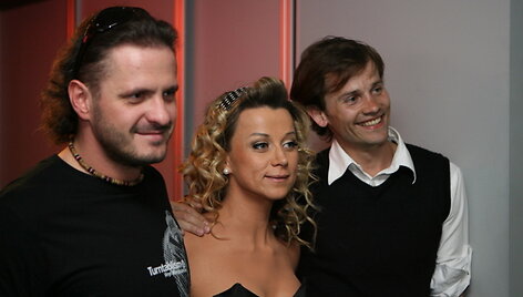 Daura Zenkevičiūtė (viduryje), Nerijus Ju&scaron;ka (de&scaron;inėje)