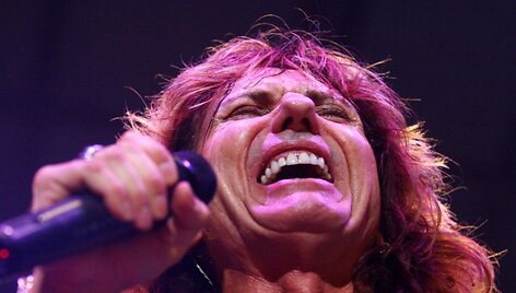 Vokalistas Davidas Coverdaleas atsisveikindamas sakė: &bdquo;Būkit saugūs ir laimingi&ldquo;.