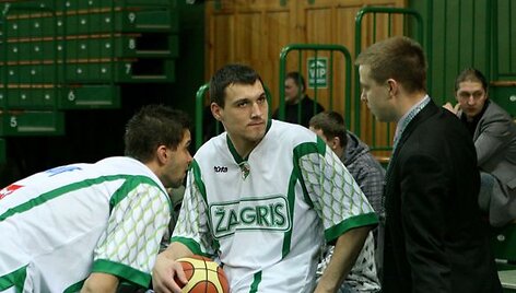 M.Kalniečiui ir J.Mačiuliui pastaruoju metu vis dažniau tenka bendrauti su klubo direktoriumi P.Motiejūnu