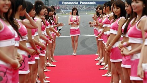 Tradicinis moters vaidmuo „Formulės-1“ lenktynėse.