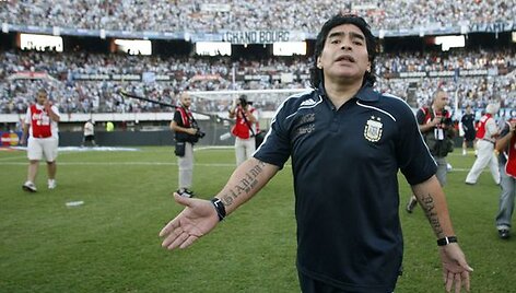 D.Maradona buvo nepatenkintas jį sekiojančių fotografų dėmesiu