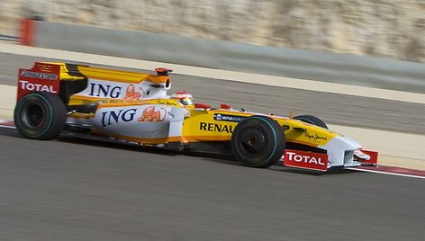 F.Alonso bolide sugedo gėrimo žarnelė