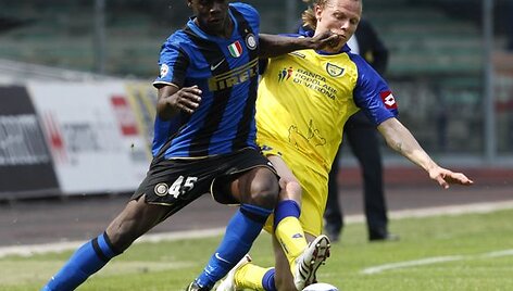 Dvikova baigėsi lygiosiomis, nors Milano komanda dukart pirmavo