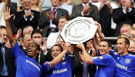 &bdquo;Chelsea&ldquo; Anglijos futbolo supertaure džiaugėsi po sėkmingos baudinių serijos