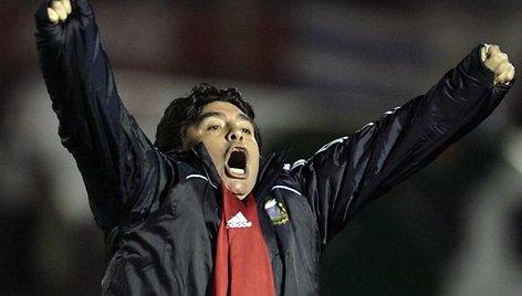 D.Maradona džiaugiasi su Argentinos rinktine laimėjęs paskutinį kelialapį į pasaulio čempionatą