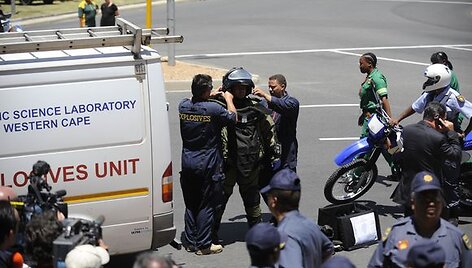 Policija aptvėrė pastatą ir ie&scaron;kojo bombos