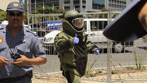 Policija aptvėrė pastatą ir ie&scaron;kojo bombos
