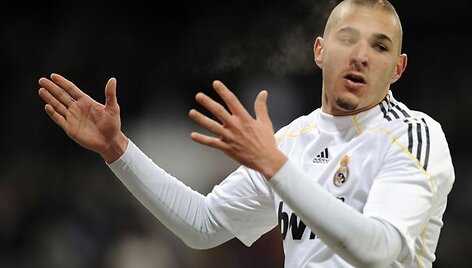 K.Benzema per mėnesį antrą kartą sudaužo automobilį