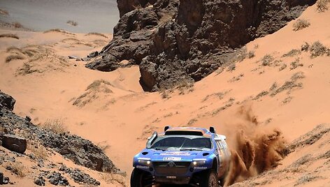 Nasseras Al-Attiyahas laimėjo devintą ralio etapą