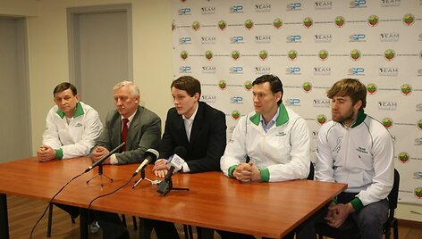 I&scaron; kairės J.Agureikinas, R.Sidaravičius, P.Nausėda, &Scaron;.Kulie&scaron;ius, M.Kieras