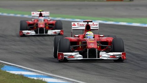 „Ferrari“ komandai skirta bauda už komandinės taktikos taikymą