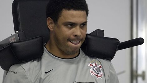 Ronaldo lieja prakaitą treniruoklių salėje