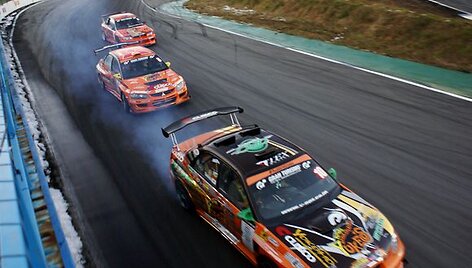 Populiariausia pasaulyje driftingo komanda &bdquo;Team Orange&ldquo;.