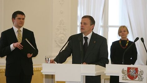 Kultūros ministro R.Vilkaičio kalba &scaron;okiravo menininkus.