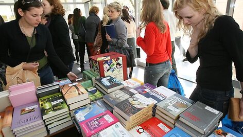 Vienas i&scaron; VDU festivalio renginių &ndash; mokslo leidinių ir knygų mugė &ndash; sudomino studentus.