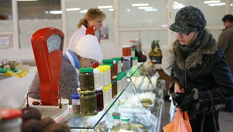 Po naujųjų turgavietėse stengtasi nepasiduoti brangymečio polkai &ndash; kilo tik pavienių produktų kainos. 