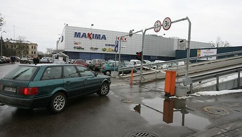 &Scaron;alia prekybos centro senamiestyje gyvenantys žmonės prie&scaron;inasi verslininkų norams plėsti aik&scaron;telę.