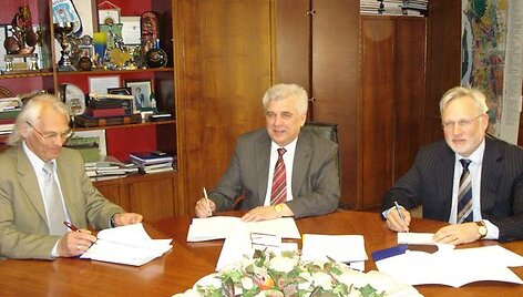 Paramos sutartimi universiteto burlaiviui atvertas kelias startuoti regatoje.