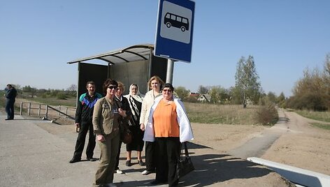 Buki&scaron;kėse gyvenanti V.Janovskaja sakė bijanti, kad nuo gegužės nebeturės kaip grįžti i&scaron; darbo namo. 