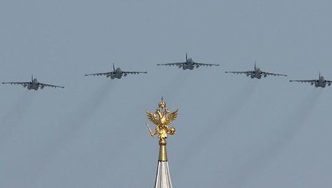 Parade dalyvauja rekordiškai daug per laikotarpį nuo Sovietų Sąjungos žlugimo kariškių ir karinės technikos. 