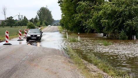  Kėdainių rajone siautėjęs lietus užtvindė namus Siponių kaime. 