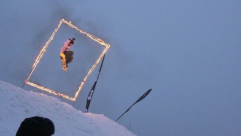 Apie 30 dalyvių demonstravo ore įvairius triukus, stebino įspūdingais šuoliais.