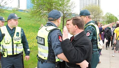 Seimo nario Petro Gražulio susirėmimas su policijos pareigūnais