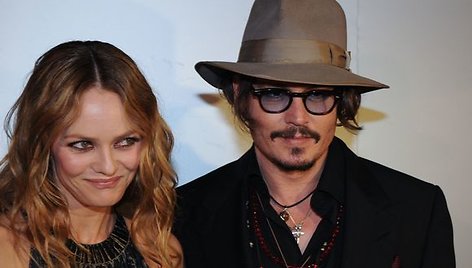 Holivudo žvaigždė Johnny Deppas ir jo partnerė, prancūzų aktorė ir atlikėja Vanessa Paradis