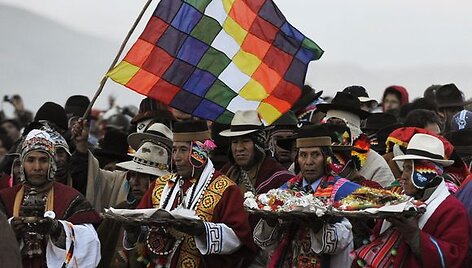 Aimarų gentis Bolivijoje &scaron;venčia Naujuosius metus.