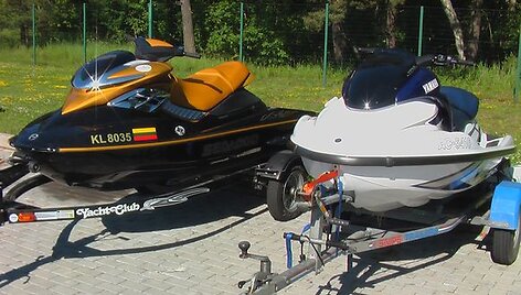 Du vandens motociklininkai pažeidė sieną su Rusija.