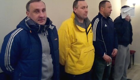 Keturi kauniečiai &ndash; (i&scaron; kairės) R.N.Žlioba, M.Žilinskas, T.Tumasonis ir E.Bilinskas, trečiadienio vakarą Vilniaus apygardos teisme i&scaron;klausė griežto nuosprendžio, tačiau laisvės kol kas neprarado.