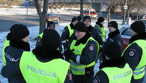 Lyčių lygybė: &scaron;iame policininkų būryje buvo ir moterų pareigūnių.