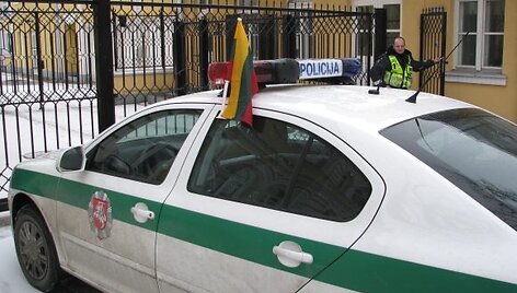 Taip papuo&scaron;ti patrulių tarnybiniai automobiliai  &ndash; kol kas neįprastas vaizdas.