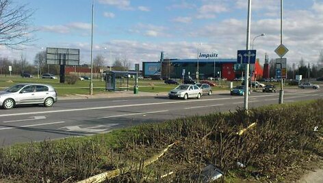 &bdquo;Audi&ldquo; i&scaron;skriejo i&scaron; kelio netoli Buivydi&scaron;kių ir Ozo gatvių sankryžos.