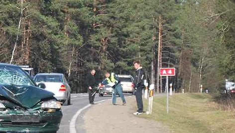 Policija braižė įvykio schemą.