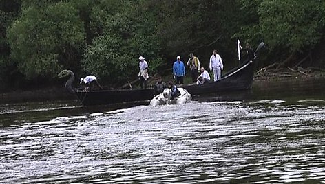 Į pagalbą laivo keleiviams atstkubėjo sostinės ugniagesiai gelbėtojai.