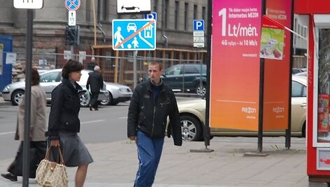 Dar viena persekiojama moteris...