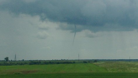 Nedidelio tornado šėlsmas netoli Kruonio.