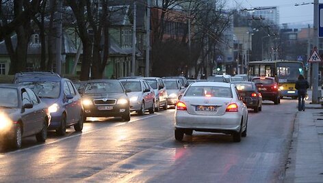 Ledas, slidi asfalto danga