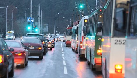 Ledas, slidi asfalto danga